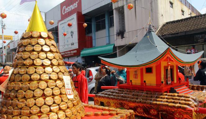 190728_grebeg-sudiro-sambut-perayaan-imlek-di-solo_663_382