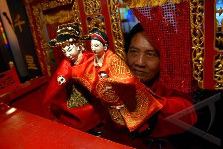 antarafoto-PertunjukanWayangPotehi130112-2